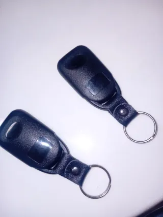 4 mandos de coche 5 € cada uno