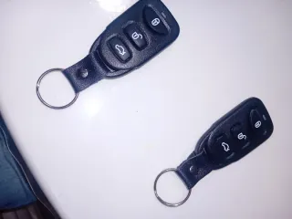 4 mandos de coche 5 € cada uno