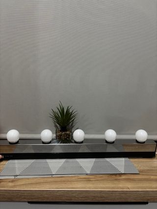 Conjunto espejo y foco decorativo