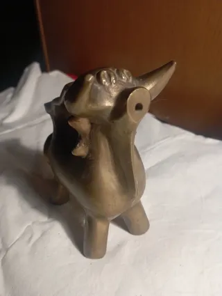 Toro de bronce macizo de Cuenca,admito ofertas