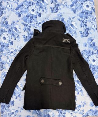 Abrigo Superdry negro estilo militar