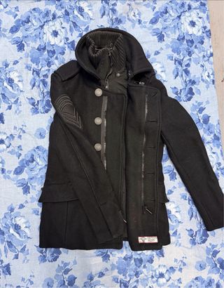 Abrigo Superdry negro estilo militar