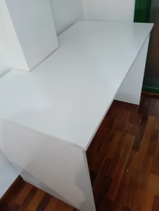 Mesa escritorio blanca a medida + silla gaming