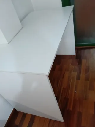 Mesa escritorio blanca a medida + silla gaming