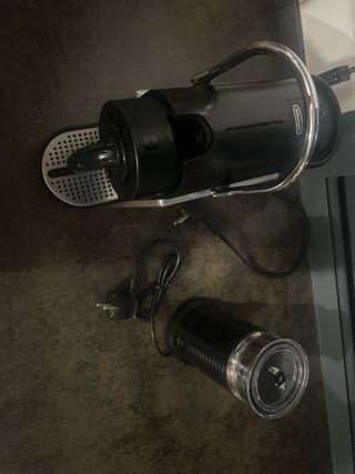 Cafetera Nespresso + Aeroccino sin estrenar