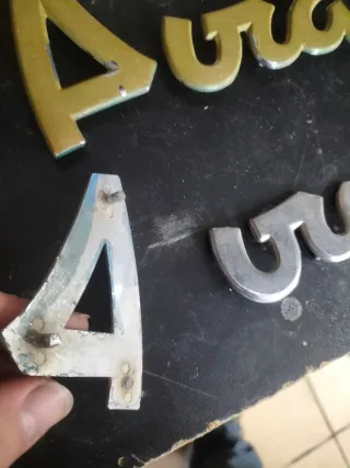 Lote de tres Anagramas Camión AVIA.