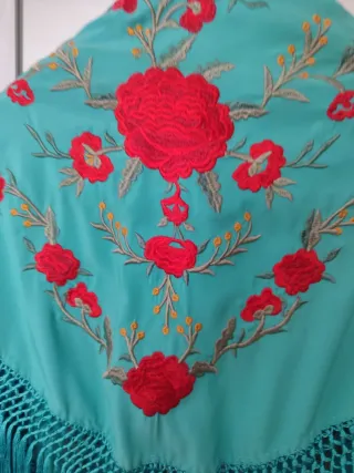 Conjunto Flamenco: y Mantoncillo Bordado