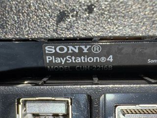 PS4 Slim 1TB + 2 Mandos + Cargador