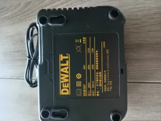 Láser DeWalt con Batería y Cargador