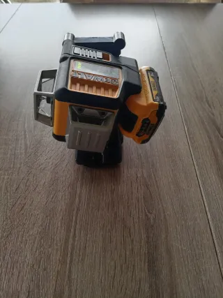 Láser DeWalt con Batería y Cargador