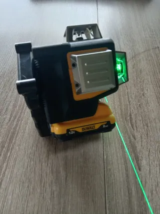 Láser DeWalt con Batería y Cargador