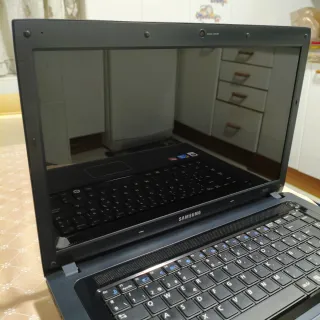 Portátil Samsung NP-R522 para piezas o reparación.