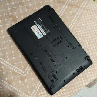 Portátil Samsung NP-R522 para piezas o reparación.