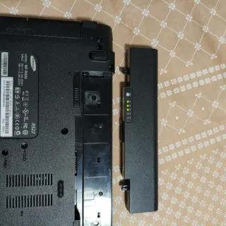 Portátil Samsung NP-R522 para piezas o reparación.