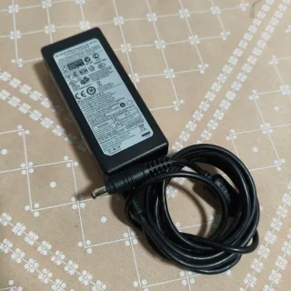 Portátil Samsung NP-R522 para piezas o reparación.