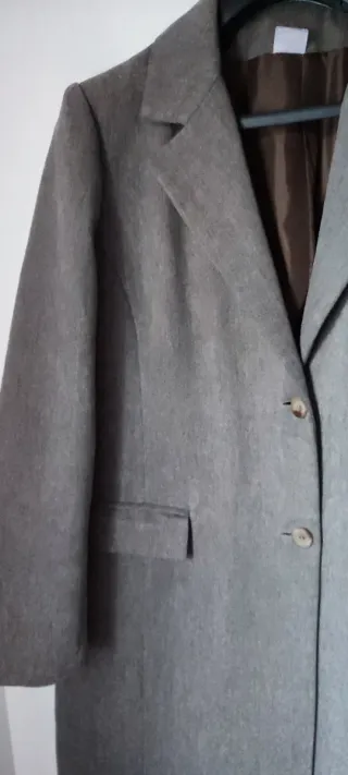 Abrigo gris elegante