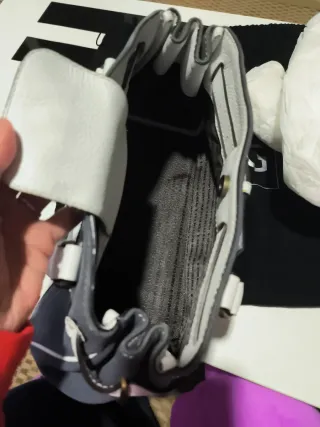 Bolso Purificación García Gris y Blanco