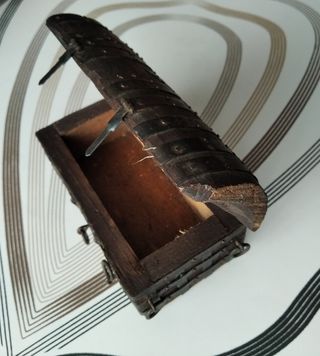 Arcón baúl antiguo miniatura joyero