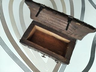 Arcón baúl antiguo miniatura joyero