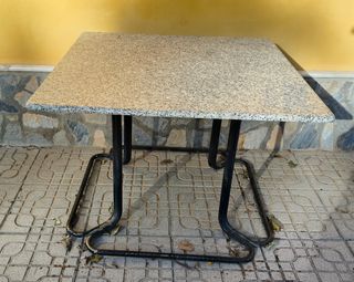 Mesa exterior granito y metal