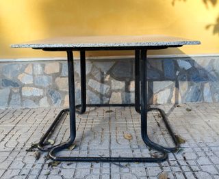 Mesa exterior granito y metal