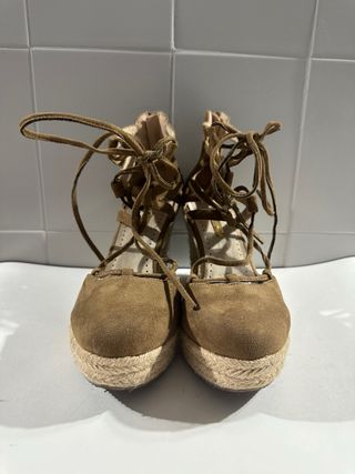 Sandalias cuña con cordones