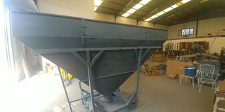 Tolva metálica para almacenamiento