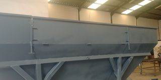 Tolva metálica para almacenamiento