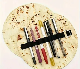 Astuccio porta penne vintage a forma di tortilla