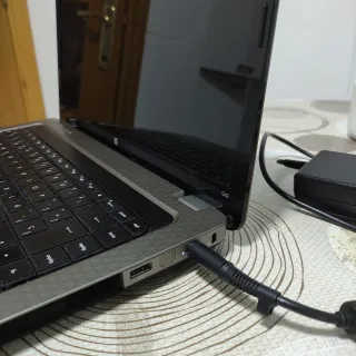 Portátil HP G62-B97ES para piezas o reparación.