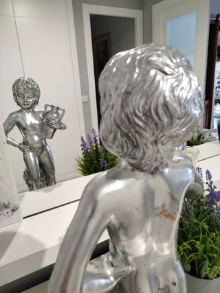 Figura de ángel plateada