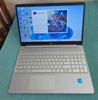 Ordenador portátil HP i5 ONCEAVA GENERACIÓN, 8RAM