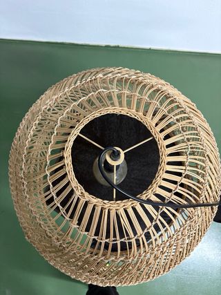 Lámpara de ratán y metal