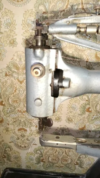 Máquina de coser SINGER antigua