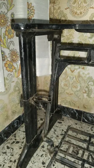 Máquina de coser SINGER antigua