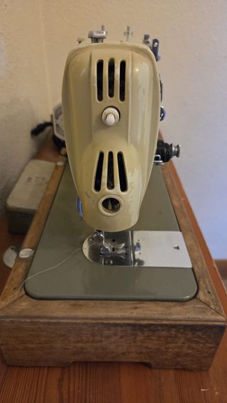 Máquina de coser Alfa Alfamatic