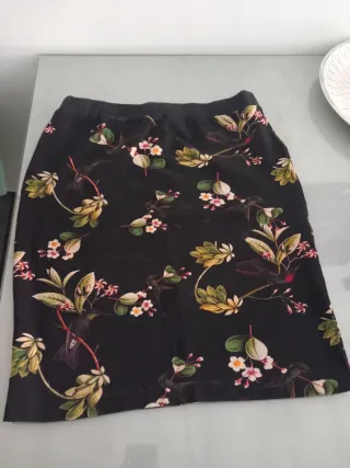 Falda estampada floral elástica