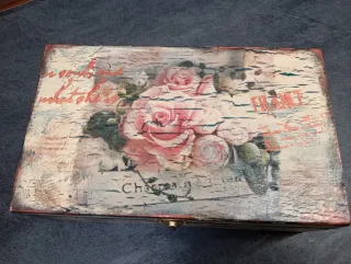 Caja de madera Shabby Chic decorada