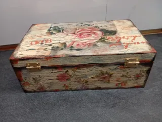 Caja de madera Shabby Chic decorada