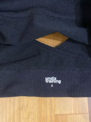 Top deportivo Undiz negro