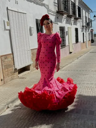 Vestido de gitana rosa con lunares rojos