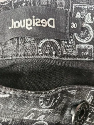 Pantalón vaquero Desigual negro