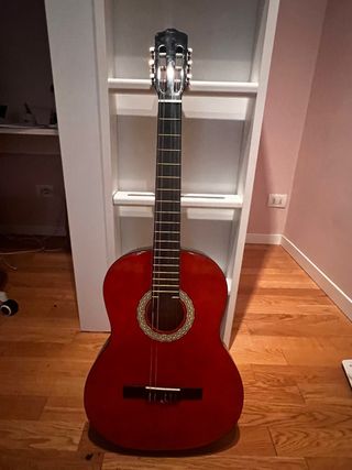 Chitarra classica rossa