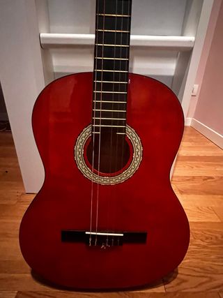 Chitarra classica rossa