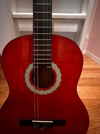 Chitarra classica rossa