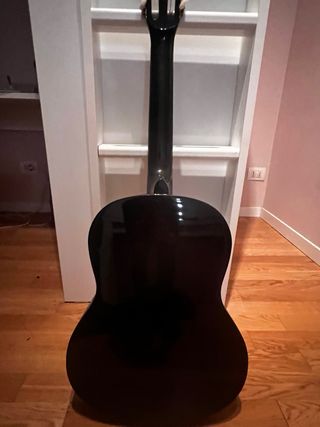 Chitarra classica rossa