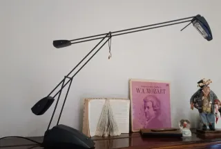 Lampada da tavolo design nero