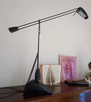 Lampada da tavolo design nero