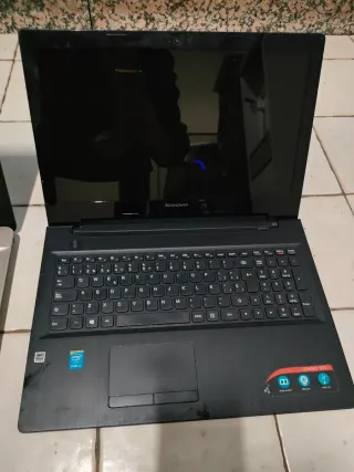 2 portatili ASUS e Lenovo per ricambi