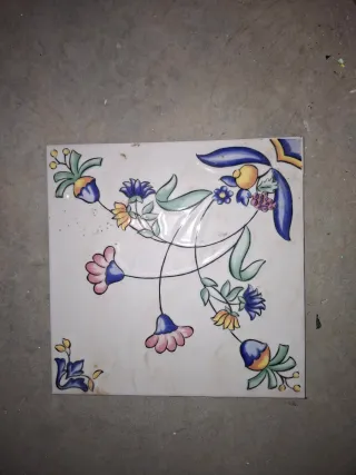 Azulejo decorativo floral y tengo 14 unidades